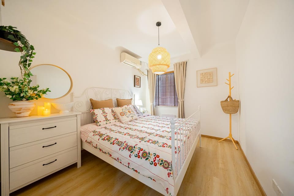 Shanghai Hills & Well-time Woodland 2B Suite close to Photospot Wukang Mansion Apartment in Shanghai