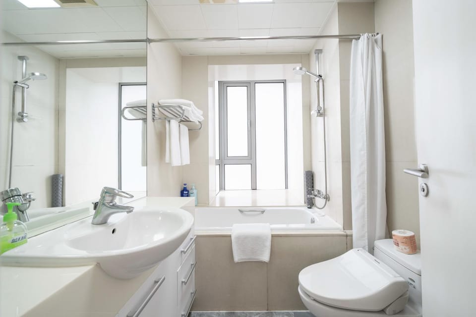 Shower, Toilet, Bathroom, Bath, towels