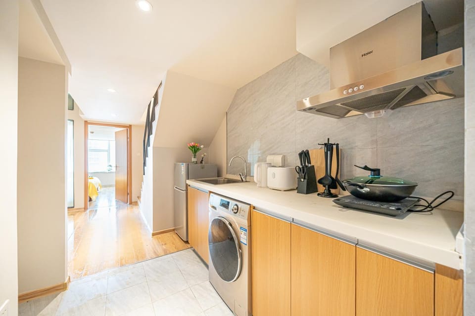 Kitchen or kitchenette, stove, washing machine