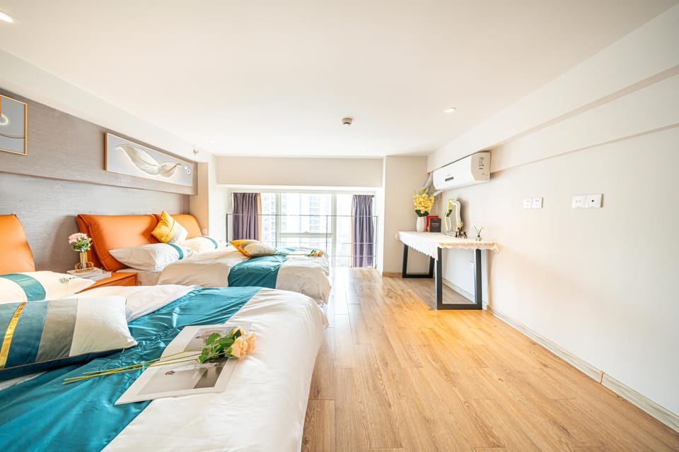 Bed, Seating area, Bedroom, air conditioner