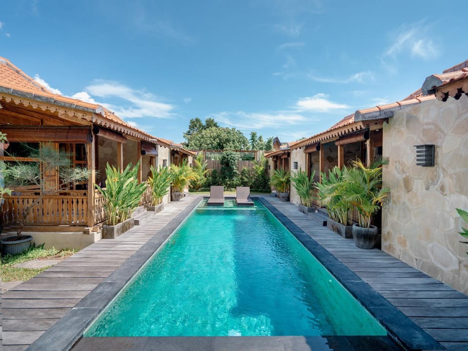 Property building, Day, Garden, Garden view, Pool view, Swimming pool, Swimming pool, sunbed