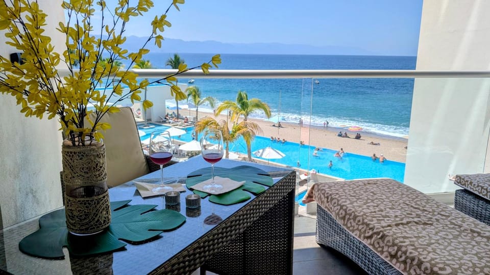 Patio, Balcony/Terrace, Dining area, Pool view, Sea view, sunbed