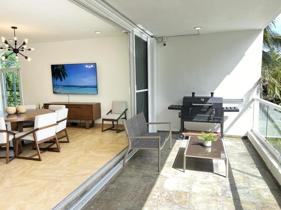 Day, BBQ facilities, TV and multimedia, Balcony/Terrace, Living room, Dining area, Evening entertainment
