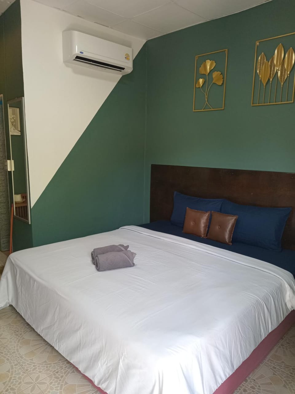 Bed, Bedroom, air conditioner