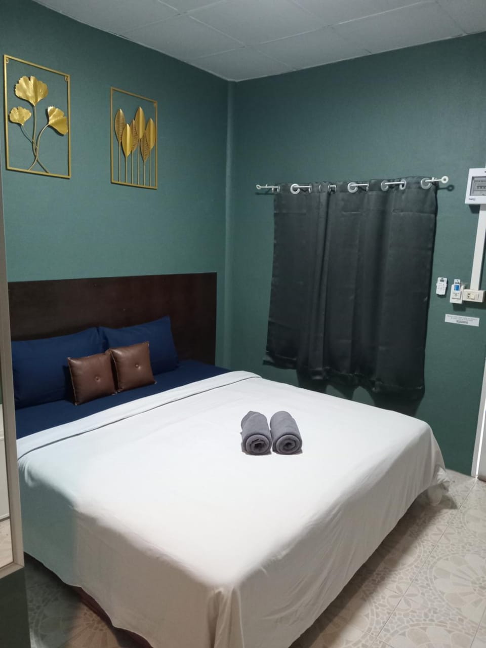 Bed, Bedroom, towels
