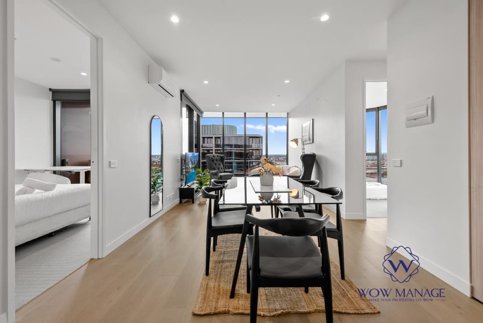 TV and multimedia, Living room, Photo of the whole room, Dining area, air conditioner
