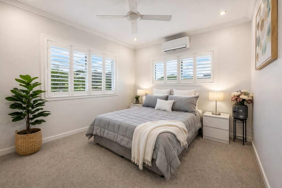 Bed, Photo of the whole room, Bedroom, air conditioner