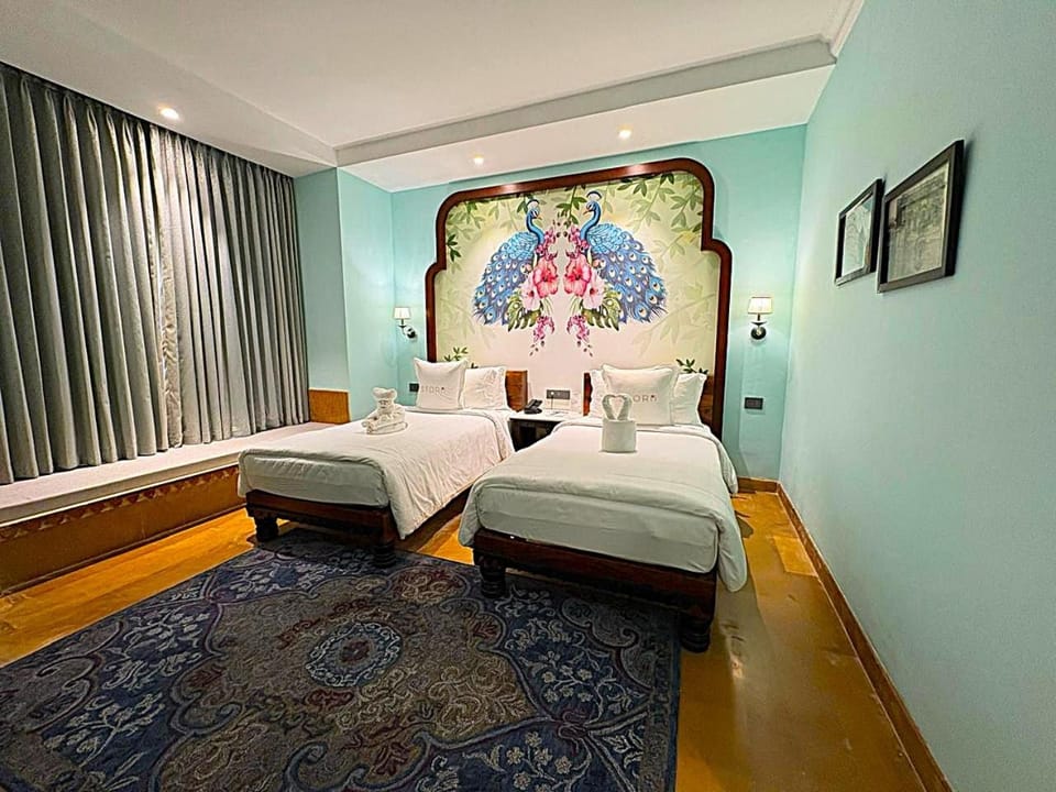 Bed, Photo of the whole room, Decorative detail, Bedroom, towels