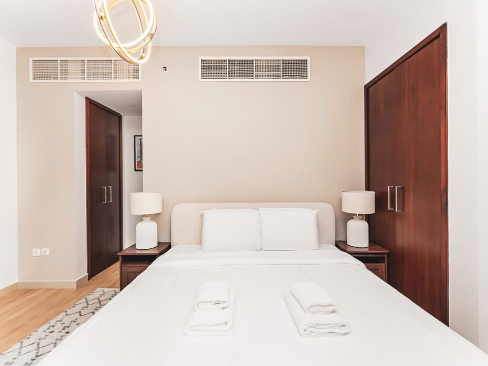 Postcard Burj View, Elegant 1 Bed Downtown Dubai Apartment in Dubai
