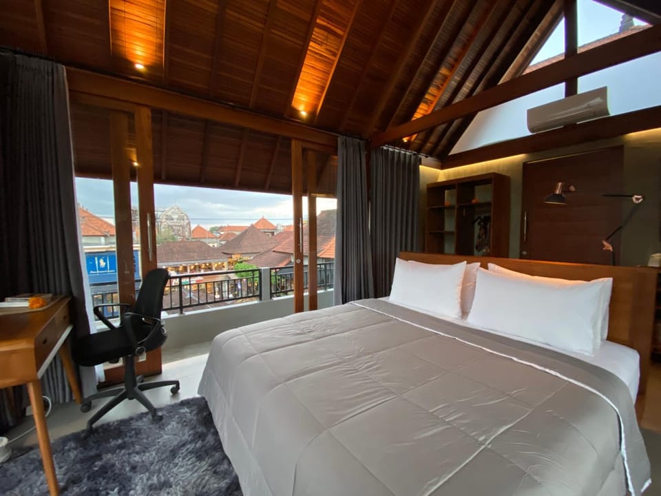 Bedroom, Mountain view, Street view, Sunrise, sunbed