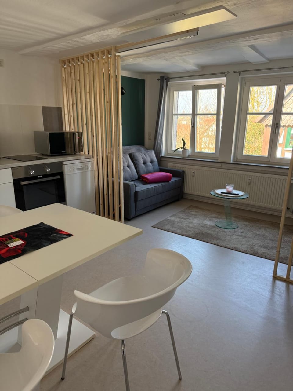TV and multimedia, Kitchen or kitchenette, Living room, Seating area, Dining area