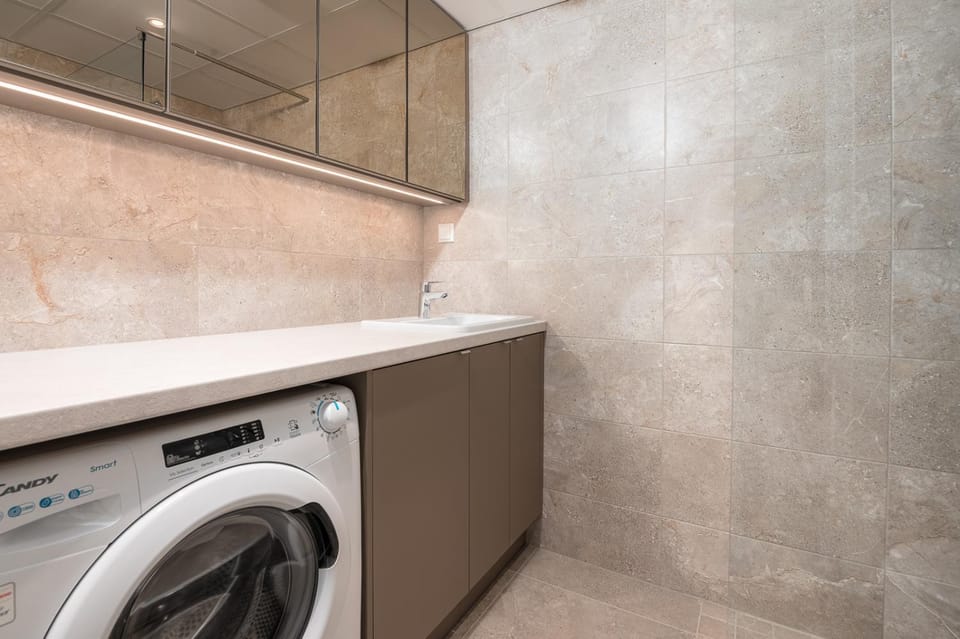 Bathroom, washing machine