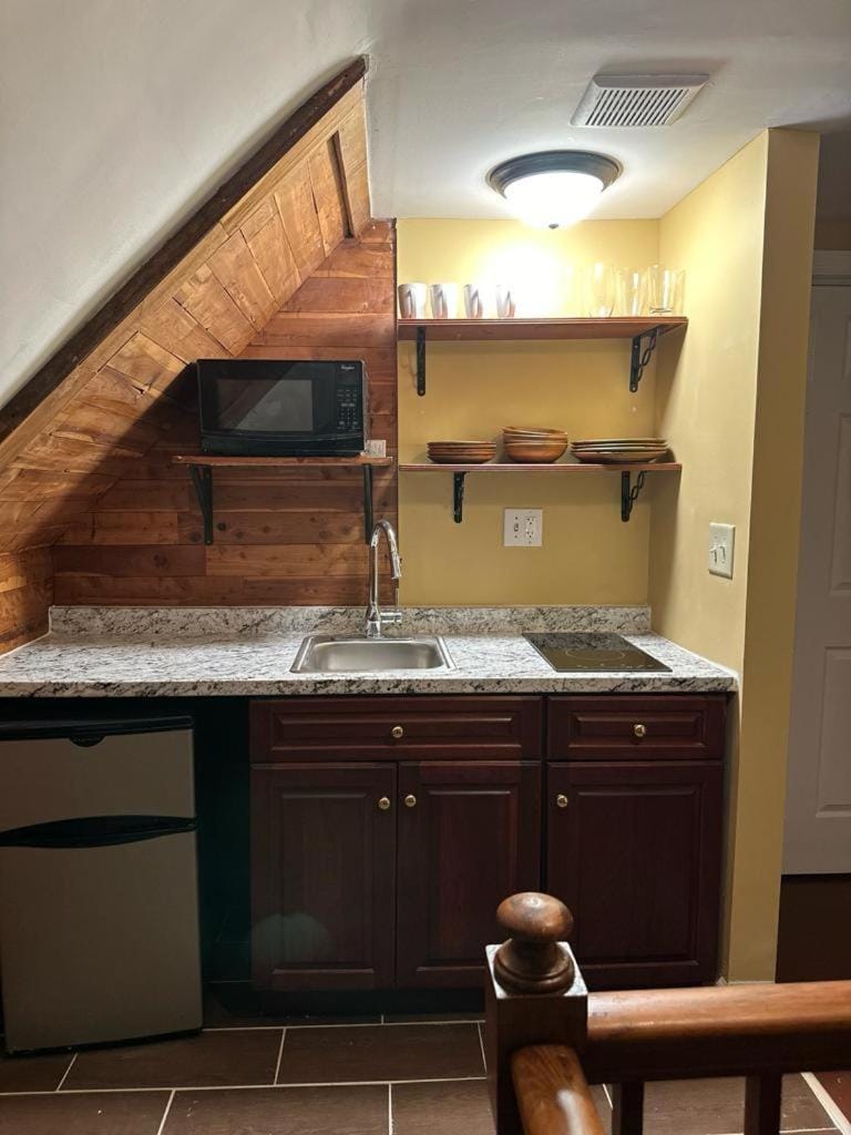 Unit-A Gorgeous private suite near metro train station and Washington DC Apartment in Capitol Heights