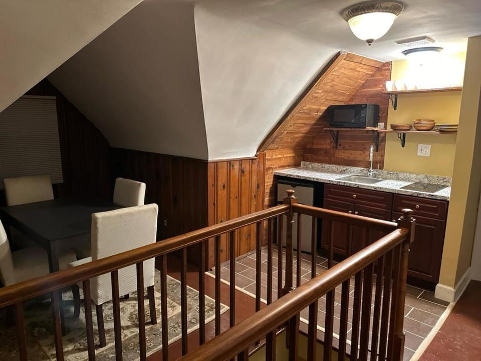 Unit-A Gorgeous private suite near metro train station and Washington DC Apartment in Capitol Heights