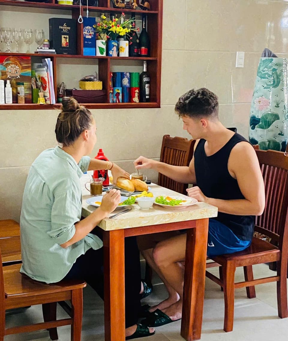 Restaurant/places to eat, People, Food