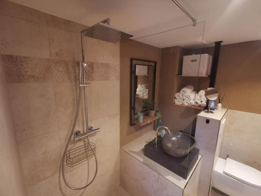Shower, towels