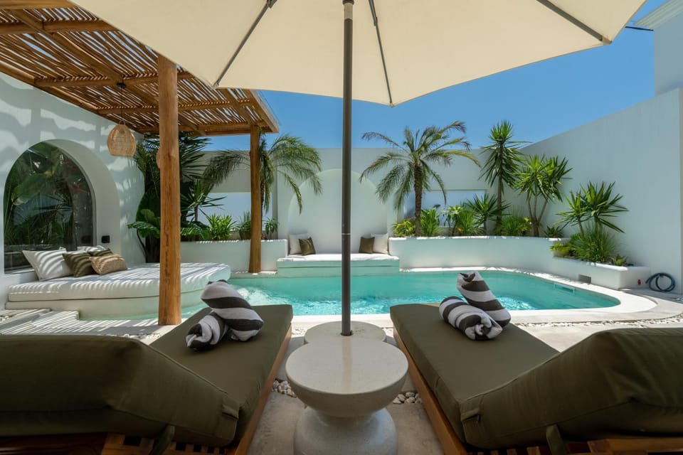 Patio, Day, Pool view, Swimming pool, sunbed