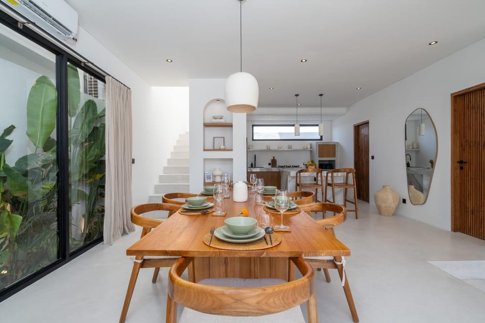 Kitchen or kitchenette, Seating area, Dining area
