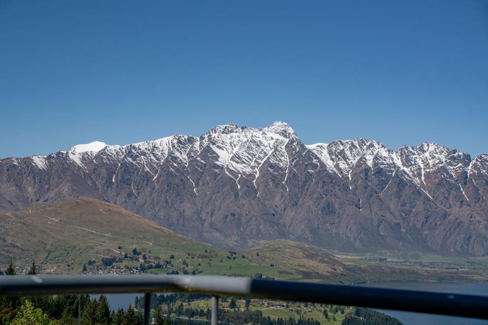 Picturesque View - 2 bedroom flat with kitchenette House in Queenstown