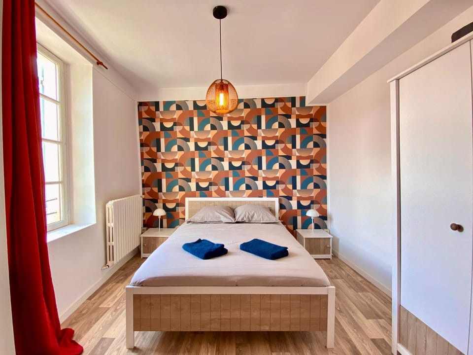 Bed, Photo of the whole room, Bedroom, towels, wardrobe