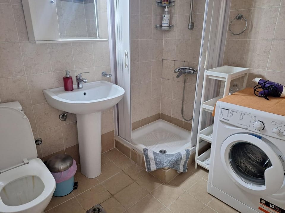 Shower, Toilet, Bathroom, washing machine