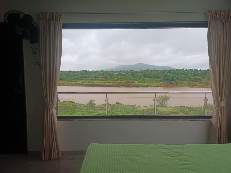 Bed, Natural landscape, Balcony/Terrace, Photo of the whole room, Bedroom, Mountain view, River view
