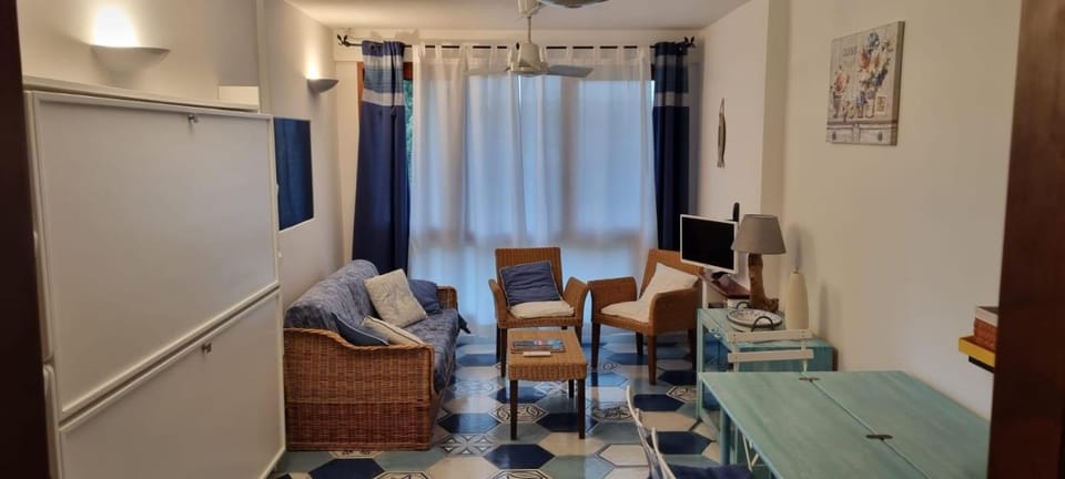 Communal lounge/ TV room, TV and multimedia, Living room, Seating area