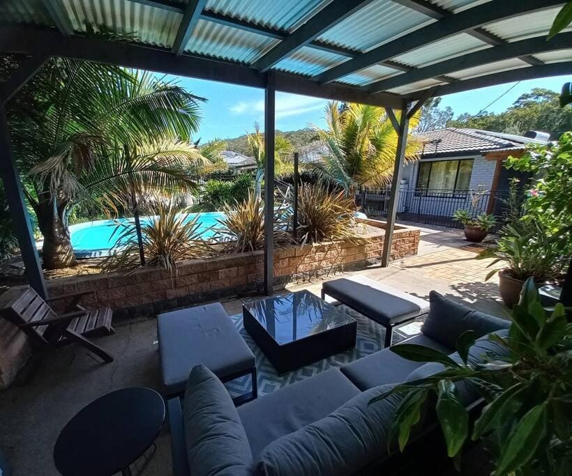 Garden, Seating area, Garden view, Pool view, Swimming pool, sunbed