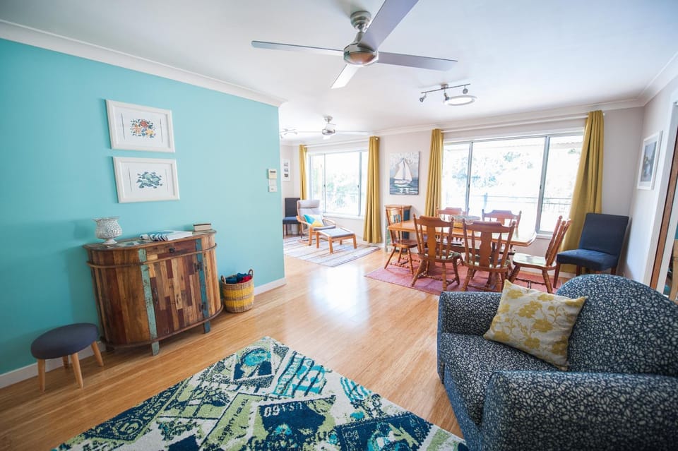 Living room, Seating area, Dining area