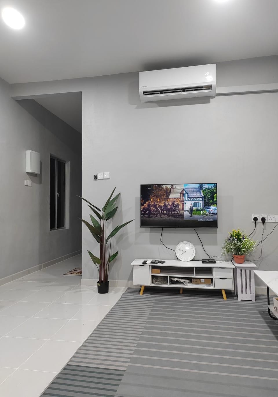 TV and multimedia, Living room, Seating area, Evening entertainment, air conditioner