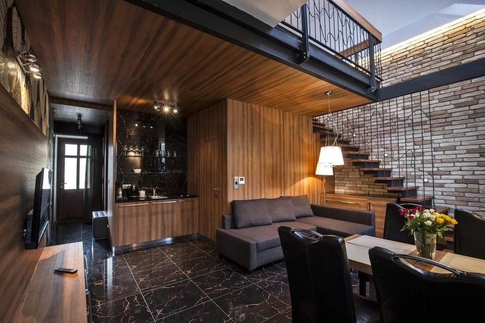 TV and multimedia, Living room, Decorative detail, Seating area