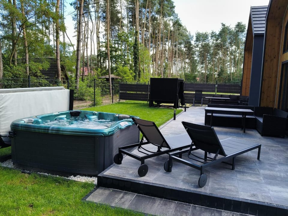 Natural landscape, Garden, Hot Tub, sunbed