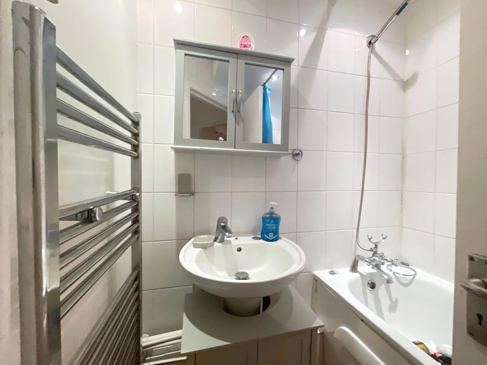 Shower, Bathroom, towels