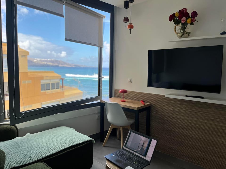 Natural landscape, TV and multimedia, Living room, Seating area, Sea view