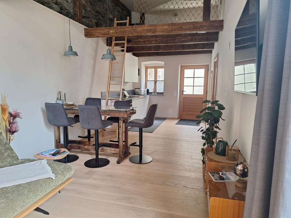 Living room, Dining area