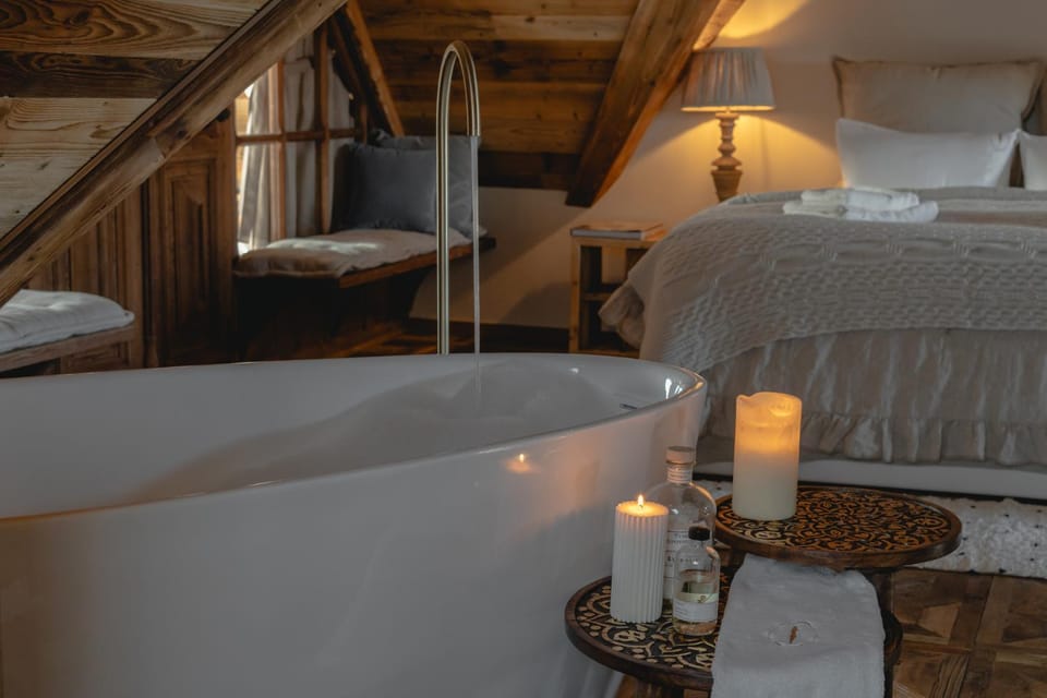 Bed, Bedroom, Bath