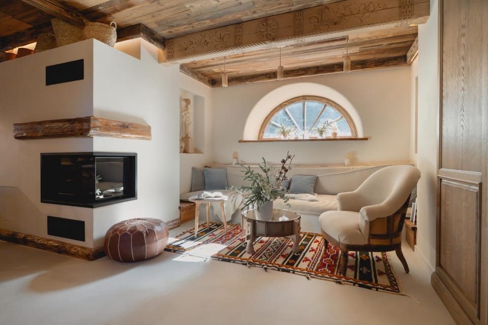 Living room, Seating area, fireplace