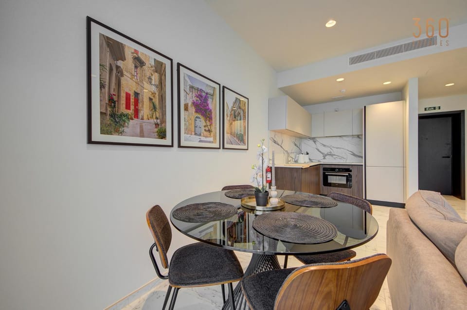 Kitchen or kitchenette, Living room, Seating area, Dining area, minibar, pet friendly