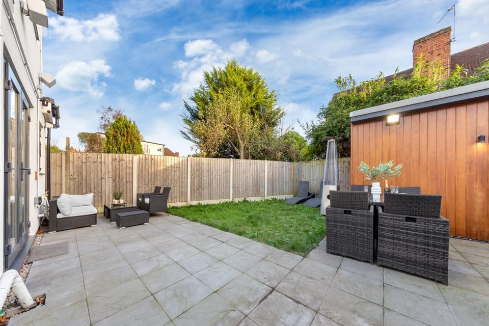 Property building, Day, Garden, Garden view