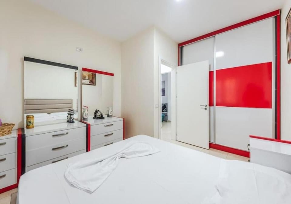 Bed, Bathroom, Photo of the whole room, Bedroom, towels, wardrobe