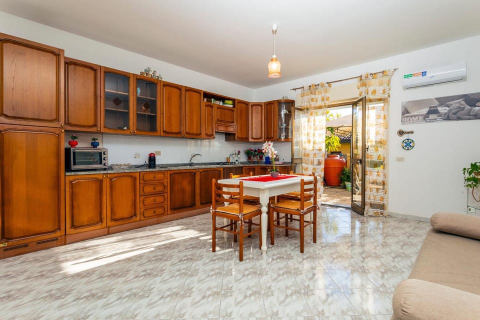 Property building, Kitchen or kitchenette, Living room