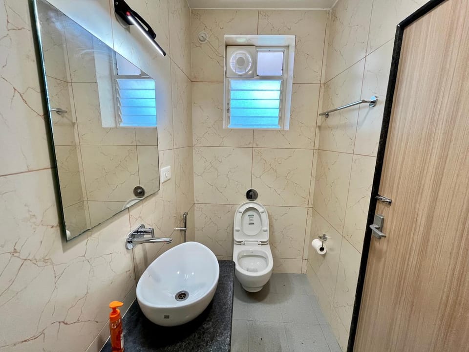 Shower, Toilet, Bathroom, bidet, towels