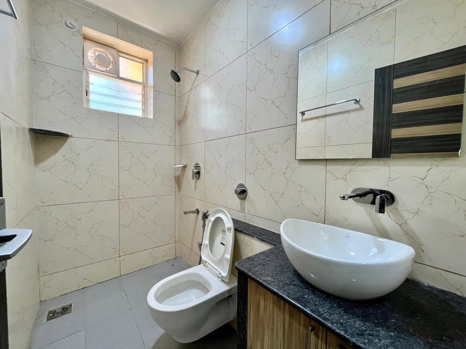 Shower, Toilet, Bathroom, bidet, towels