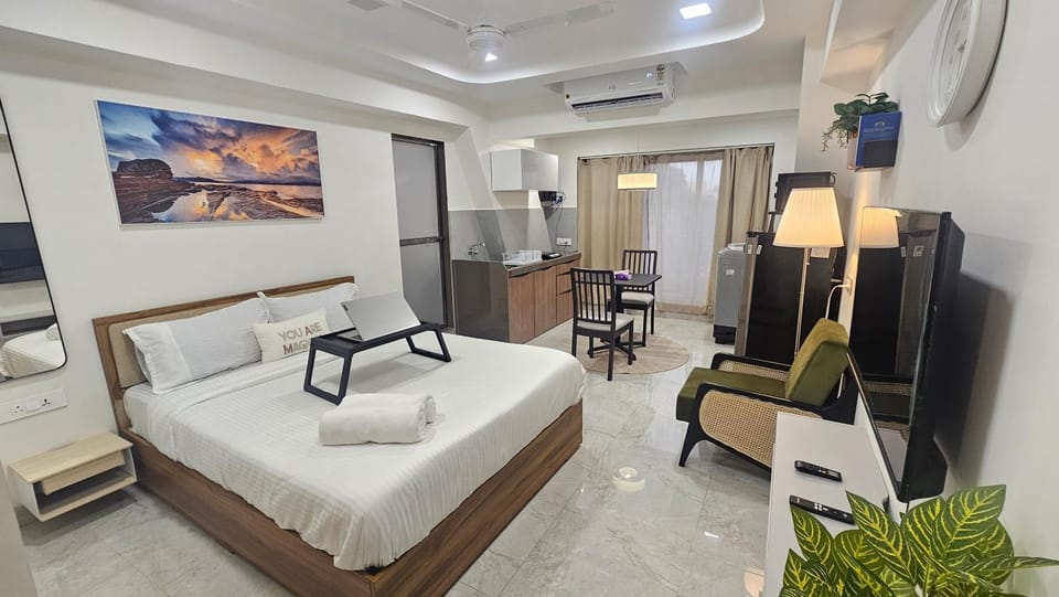 Photo of the whole room, Seating area, Bedroom