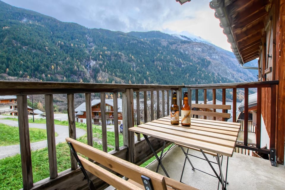 Patio, Natural landscape, View (from property/room), Balcony/Terrace, Dining area, Mountain view