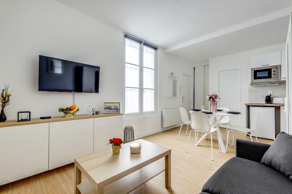TV and multimedia, Kitchen or kitchenette, Seating area, Dining area