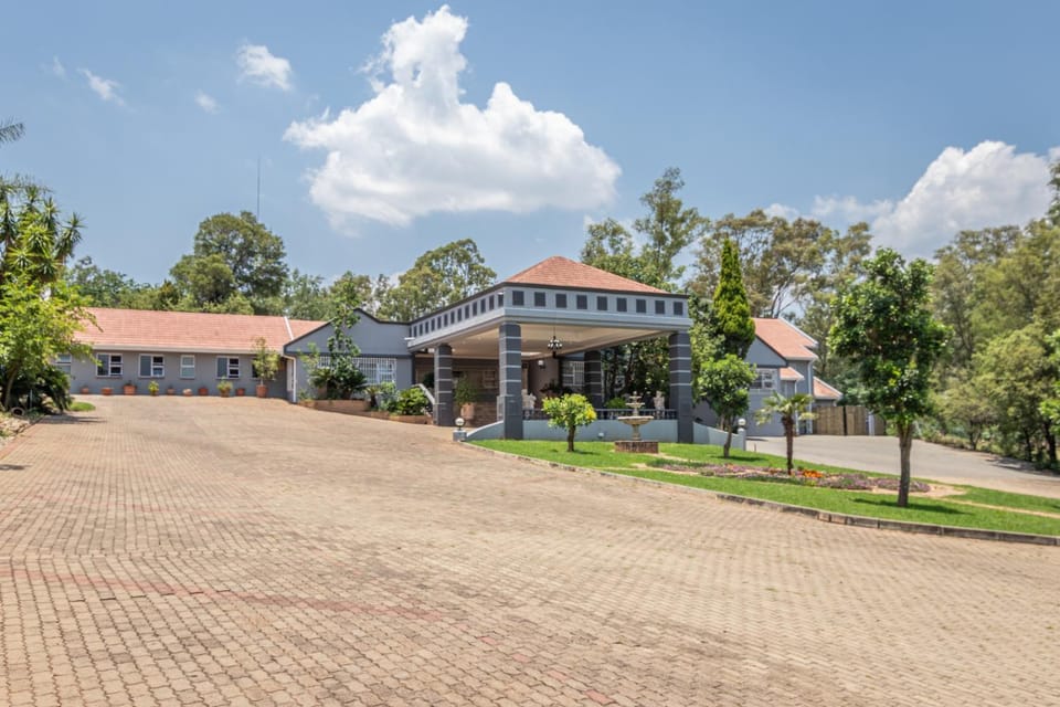 Property building, Day, Garden