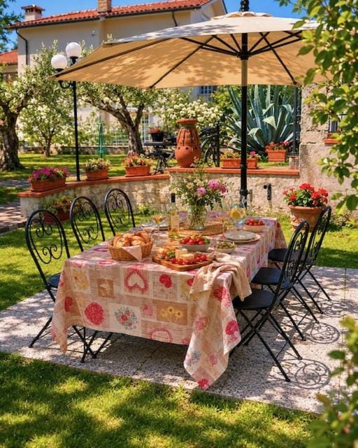 Garden, Dining area