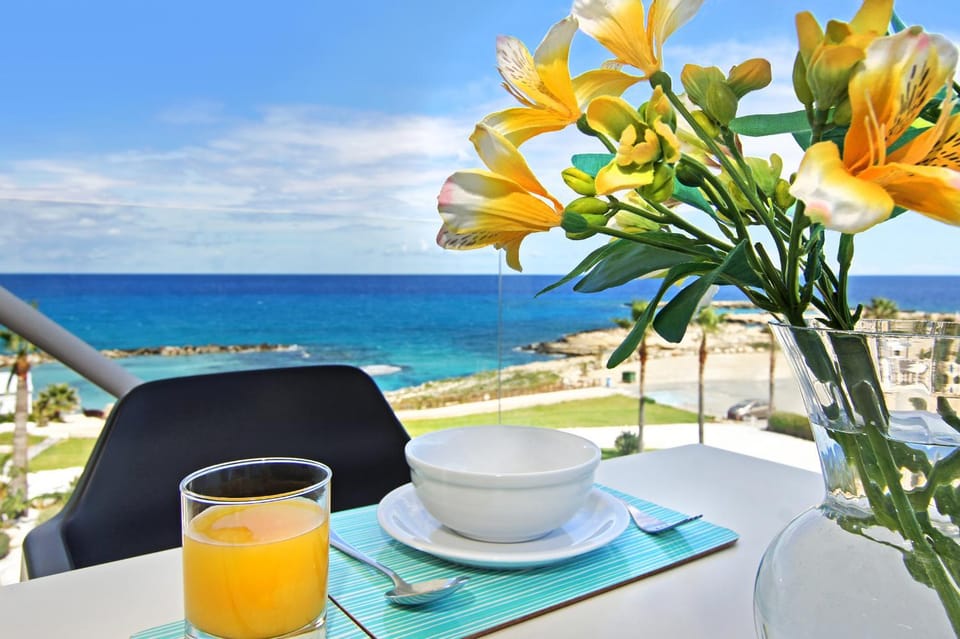 View (from property/room), Balcony/Terrace, Dining area, Beach