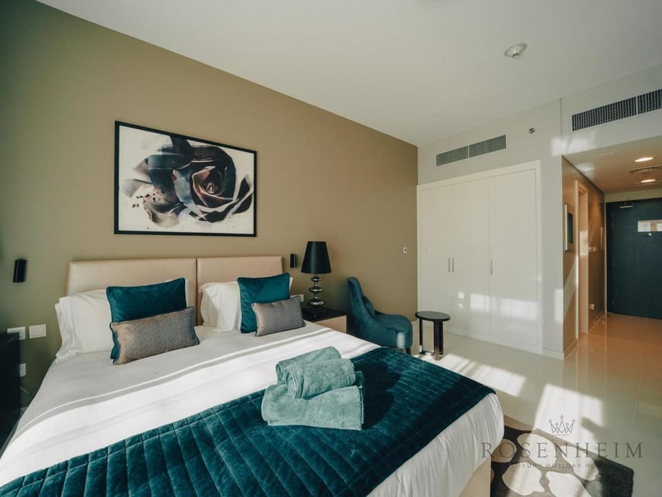 Modern Studio Escape - Pool, Gym & Relaxation Apartment in Dubai